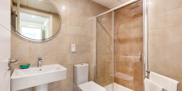 manilva pisos vista baño 1 altecnic promotora constructora