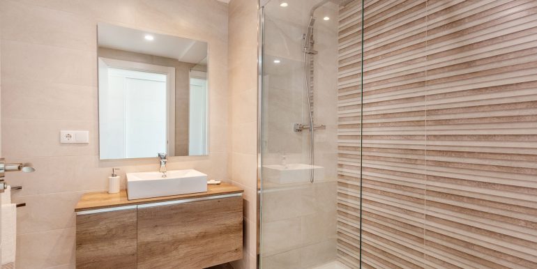 manilva pisos vista baño 2 altecnic promotora constructora